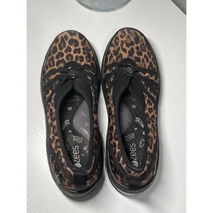 Bzees Rosie Leopard Print Slip On‎ Comfort Shoes Women's 7.5M Lightweight